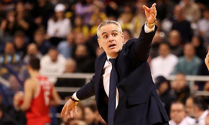 Έκτακτη σύσκεψη στην ΚΑΕ Άρης: Εκνευρισμός στον κόσμο με την εικόνα και τα «γαλλικά» του Καστρίτη σε τάιμ άουτ!