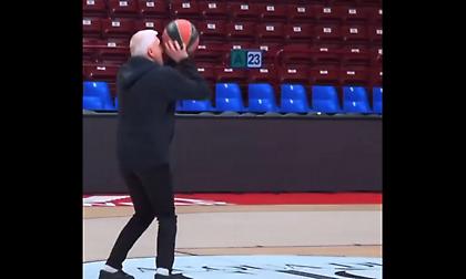 Η εκπληκτική ευστοχία του Ομπράντοβιτς που θα... ζήλευαν και οι παίκτες της Παρτίζαν!