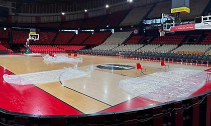 Συνεχίζονται τα προβλήματα στο ΣΕΦ: Με νάιλον το παρκέ - Δεν μπορεί να προπονηθεί ο Ολυμπιακός ενόψει του ντέρμπι!