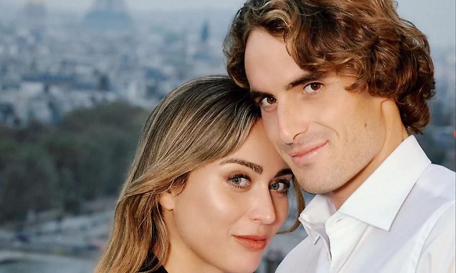 «Mi Chica Paula»: Ο Τσιτσιπάς έγραψε τραγούδι για την Μπαντόσα