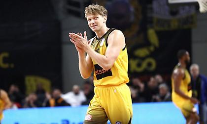 AEK Betsson: Έτοιμος ο Κουζμίνσκας, εκτός εξάδας ξένων ο Ομπιέσε