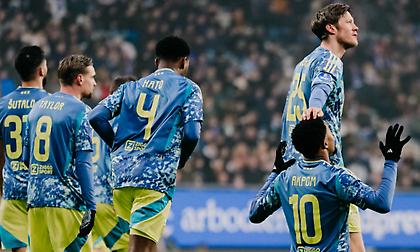 Εκμεταλλεύτηκε την γκέλα της Αϊντχόφεν με διπλό κόντρα στη Χέρενφεν ο Άγιαξ