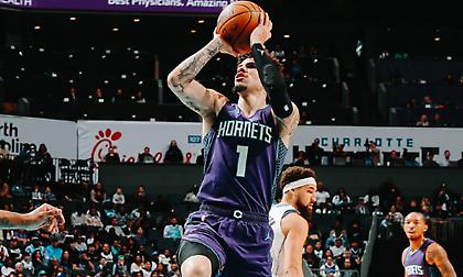 Λύγισαν τους Μάβερικς για την τρίτη σερί νίκη τους οι Χόρνετς