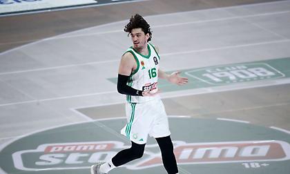 Αποθέωση για τον MVP του ντέρμπι των «αιωνίων», Οσμάν, στα αποδυτήρια του Παναθηναϊκού!