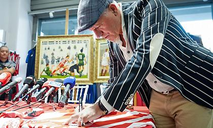 Στην μπουτίκ του Ολυμπιακού πριν το ντέρμπι με τον Παναθηναϊκό ο Νίκος Αναστόπουλος