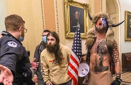 Βγαίνουν από τη φυλακή οι οπαδοί του Τραμπ που είχαν εισβάλει στο Καπιτώλιο