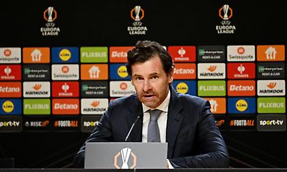 Στη συνέντευξη Τύπου για να ζητήσει συγγνώμη από τους φίλους της Πόρτο μετά την ήττα από τον Ολυμπιακό ο Βίλας Μπόας