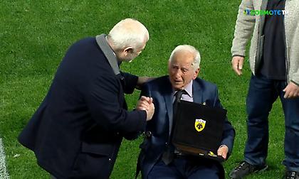 Όταν η ΑΕΚ βράβευσε τον Σταματιάδη με τον «Χρυσό Δικέφαλο Αετό»