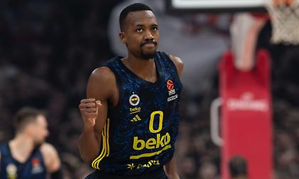 ΜακΚόλουμ: «Να παίξουμε δυνατά, σκληρά και έξυπνα κόντρα στον Ολυμπιακό»