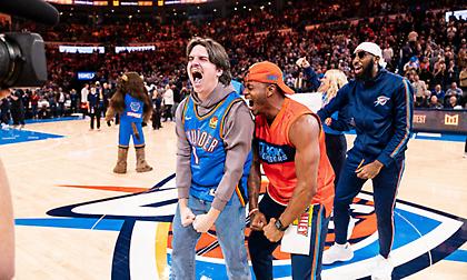 Τύφλα να έχουν οι Κάρι και Λίλαρντ: Φίλος των Θάντερ το έβαλε από το κέντρο και έφυγε με 20 χιλιάδες δολ. στην τσέπη!