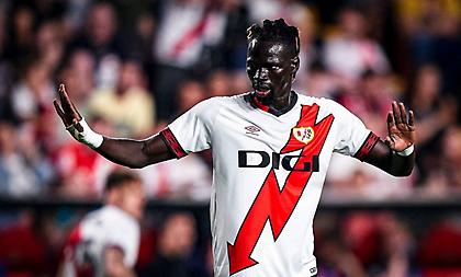 «H Ράγιο Bαγιεκάνο θέλει να κρατήσει τον Σις, αλλά το ενδιαφέρον Παναθηναϊκού & Βαλένθια δυσκολεύει την υπόθεση»