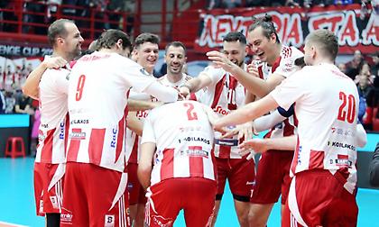 Σάρωσε τον Άθλο, έπιασε κορυφή και... περιμένει ο Ολυμπιακός!