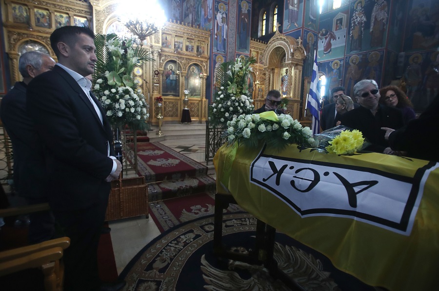 ΑΕΚ: Το «ύστατο χαίρε» στον Σταματιάδη, με τη σημαία της «Ένωσης»