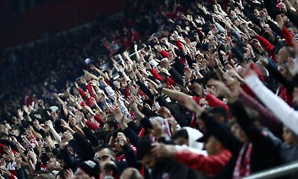 Πανό για την τραγωδία των Τεμπών από τους φίλους του Ολυμπιακού στο ντέρμπι «αιωνίων» (pic)