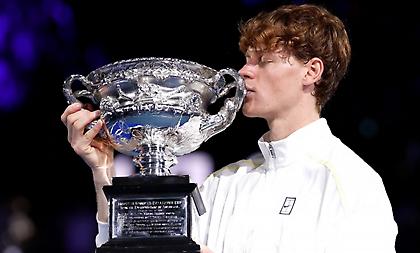 Θριαμβευτής και… πλάι σε Φέντερερ και Ναδάλ ο Σίνερ!