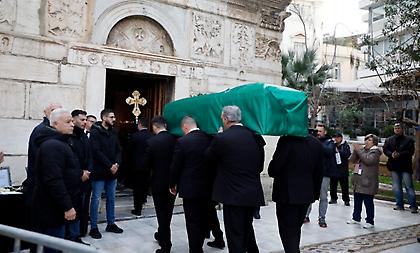 Στην Μητρόπολη Αθηνών η σορός του Μίμη Δομάζου, ξεκίνησε το λαϊκό προσκύνημα