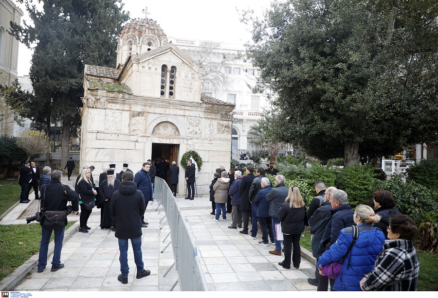 Παναθηναϊκός: Στην Μητρόπολη Αθηνών η σορός του Μίμη Δομάζου, ξεκίνησε το λαϊκό προσκύνημα