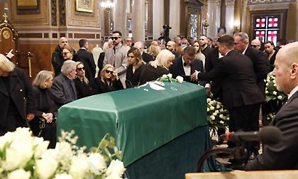 Οι επικήδειοι στην κηδεία του Μίμη Δομάζου