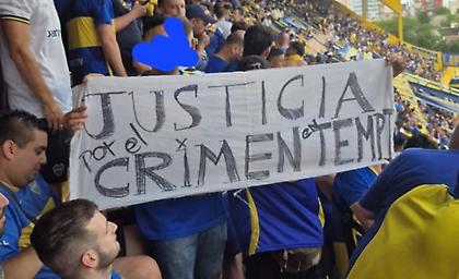 Πανό οπαδών της Μπόκα Τζούνιορς για τα Τέμπη: «Δικαιοσύνη για το έγκλημα!»