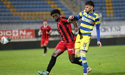 Υπογράφει και ανακοινώνεται στην Καλαμάτα ο Μπουσάι - Κοιτάει χαφ από την Super League