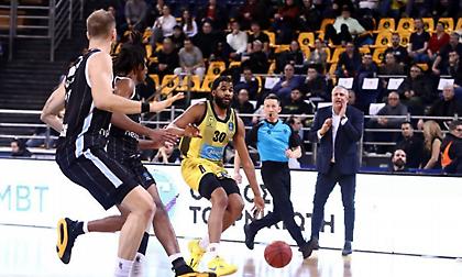 Επικράτησε του Άρη στο «θρίλερ» και τον άφησε τελευταίο το Αμβούργο