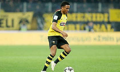 Τσακίρης: «Δυσκολεύει η επιλογή του βασικού δεξιού εξτρέμ στην ΑΕΚ με την επιστροφή Ελίασον»