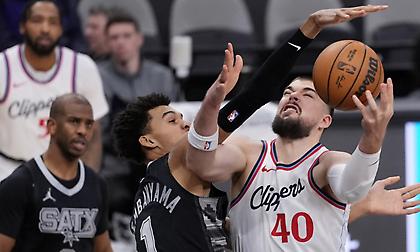 Έξαλλος με τους διαιτητές και τον Ζούμπατς ο Γουεμπανιαμά