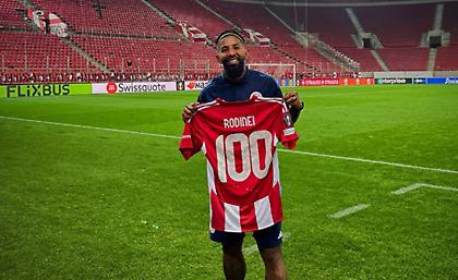 Ροντινέι για τις 100 συμμετοχές: «Ευγνώμων στον Θεό που παίζω σε αυτή την υπέροχη ομάδα»