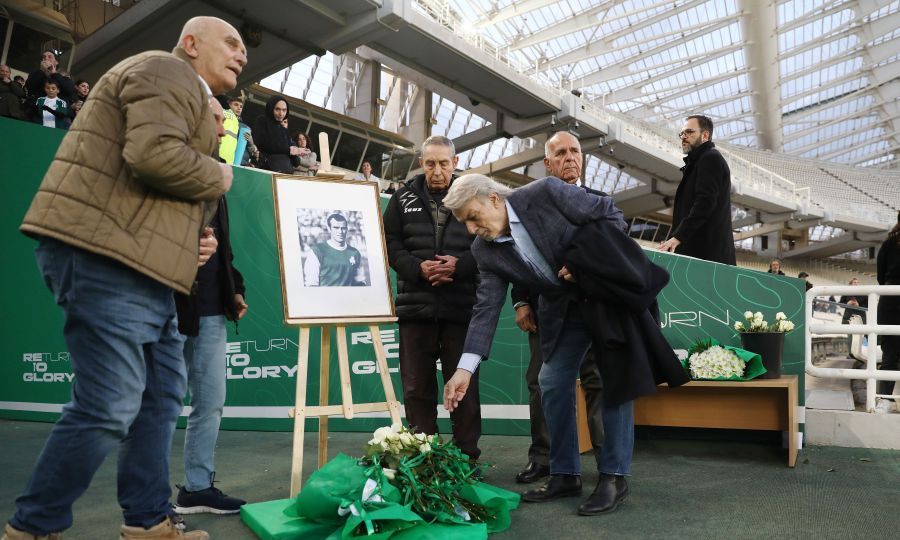 Παναθηναϊκός-ΟΦΗ: Άφησαν λουλούδια οι παίκτες στη μνήμη του Δομάζου