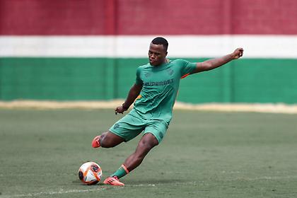 Συμφώνησε με τη Φλουμινένσε και ανανεώνει το συμβόλαιό του ο Αρίας