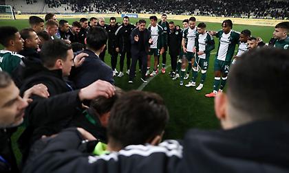 «Βγάλαμε την καρδιά μας στο γήπεδο»: Η πωρωτική ομιλία του Βιτόρια μετά την ανατροπή του Παναθηναϊκού επί του ΟΦΗ