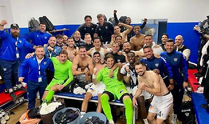 Η όμορφη αφιέρωση των παικτών της Καλαμάτας για το «διπλό» στη Νέα Σμύρνη