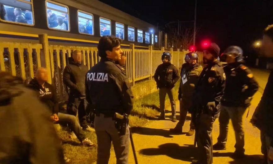 Ξύλο και συλλήψεις μετά από ενέδρα οπαδών της Ουντινέζε σε τρένο με φίλους της Βενέτσια