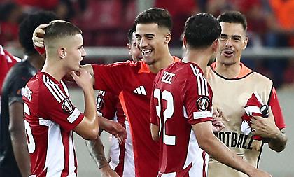 Έξι παίκτες του Ολυμπιακού στο όριο των καρτών