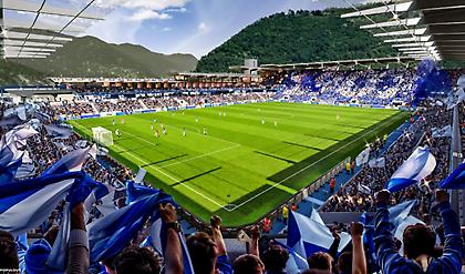 Κάνει «στολίδι» το γήπεδο στις όχθες της λίμνης η Κόμο!