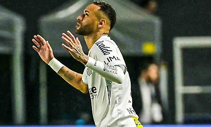 Έκανε… δεύτερο ντεμπούτο με τη Σάντος ο Νεϊμάρ – Φωτογραφήθηκε με όλους τους αντιπάλους!