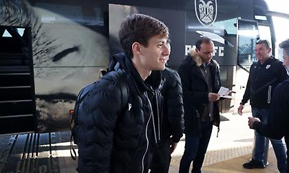 Με τις βαλίτσες στα χέρια περιμένει η αποστολή του ΠΑΟΚ στο αεροδρόμιο «Μακεδονία» την απόφαση της Λίγκας!