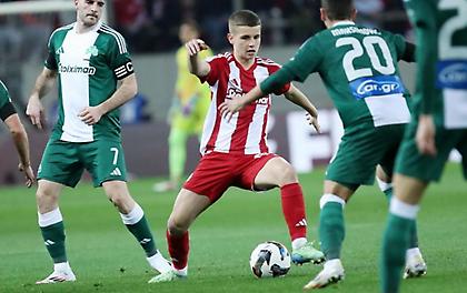 Ντέμης: «Ο Ολυμπιακός κυριαρχεί με την ενέργειά του - Μπορεί να παίξει και χωρίς επιθετικό η ΑΕΚ»