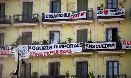 Ο δήμος της Βαρκελώνης αγοράζει πολυκατοικία για να αποτρέψει έξωση ενοικιαστών - Τα διαμερίσματα θα γινόταν Airbnb