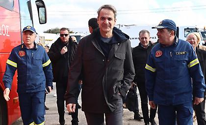 Μητσοτάκης από Σαντορίνη: «Είμαστε στο πλευρό σας, χρέος μας να προστατεύσουμε τη φήμη του νησιού - Έτοιμοι για όλα»