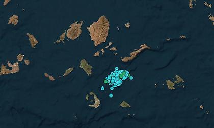 Σεισμός τώρα: 4,4 Ρίχτερ ανάμεσα σε Σαντορίνη και Αμοργό - Αισθητός στην Αττική