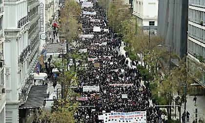 Πλήθος κόσμου στο μαθητικό - φοιτητικό συλλαλητήριο για τα Τέμπη στην Αθήνα και άλλες πόλεις