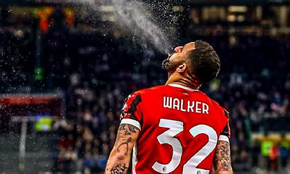 Έχει παίξει μόλις δυο ματς και όλο το «Σαν Σίρο» περιμένει κάθε φορά μια κίνηση του Γουόκερ