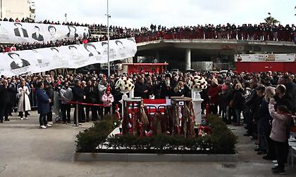 Σύσσωμος ο Ολυμπιακός στο μνημόσυνο για τα θύματα της Θύρας 7