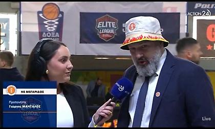 Με το ιδιαίτερο γουρλίδικο καπέλο του στο παρκέ ο προπονητής της Μεγαρίδας!