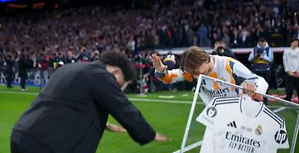 Υποκλίθηκε στον Μαρσέλο ο Μόντριτς: Ο Βραζιλιάνος θρύλος βραβεύτηκε από τη Ρεάλ Μαδρίτης