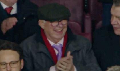 Από τα... χασμουρητά, στο πιο πλατύ χαμόγελο για την πρόκριση ο Σερ Άλεξ