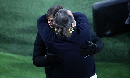 Οι ξέφρενοι πανηγυρισμοί Ηλιόπουλου και Αλμέιδα και η θερμή αγκαλιά τους στην OPAP Arena!