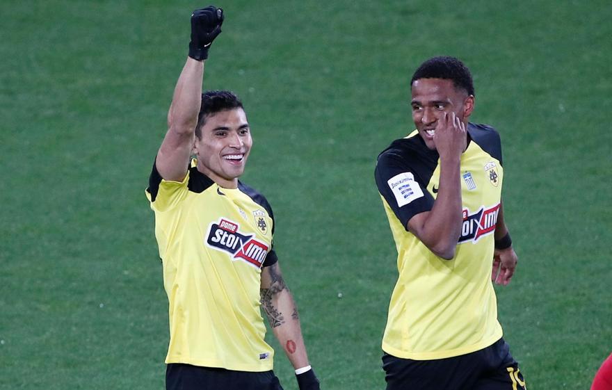 Πρώτο φετινό γκολ Πινέδα με… φωτοβολίδα για το 1-0 της ΑΕΚ!