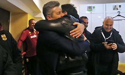 Άρης: Η θερμή αγκαλιά Καρυπίδη-Ουζουνίδη μετά την σπουδαία νίκη επί του Παναθηναϊκού